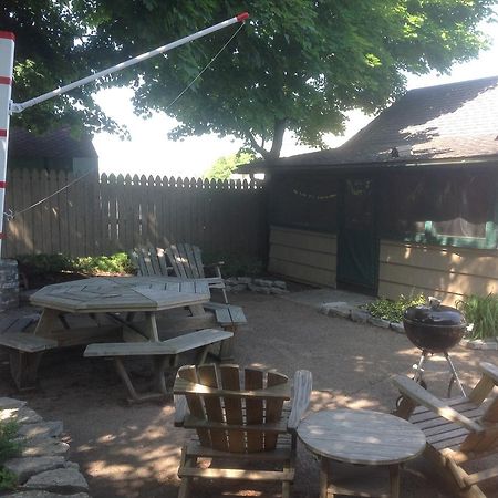 Wooden Boat Inn Clayton Exterior photo
