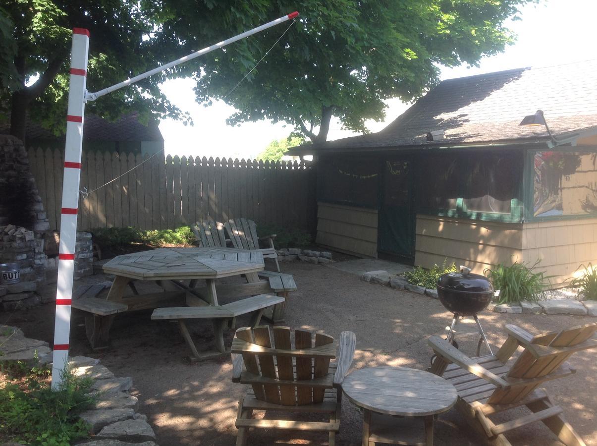 Wooden Boat Inn Clayton Exterior photo