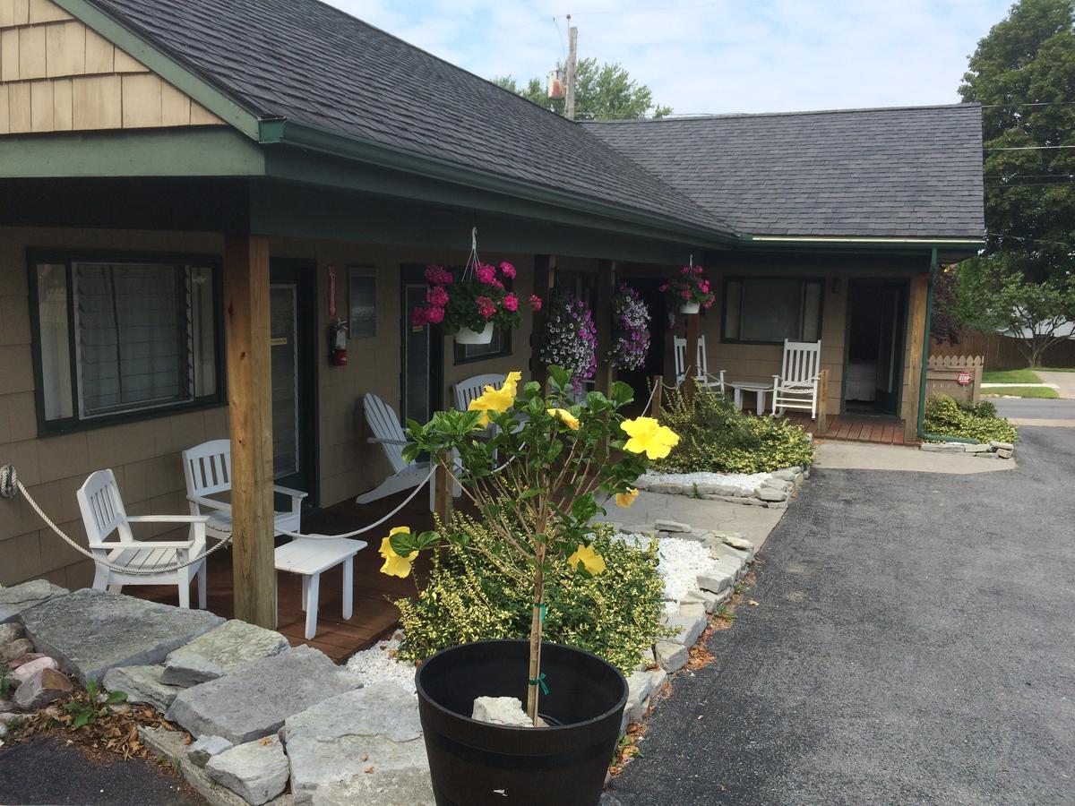 Wooden Boat Inn Clayton Exterior photo